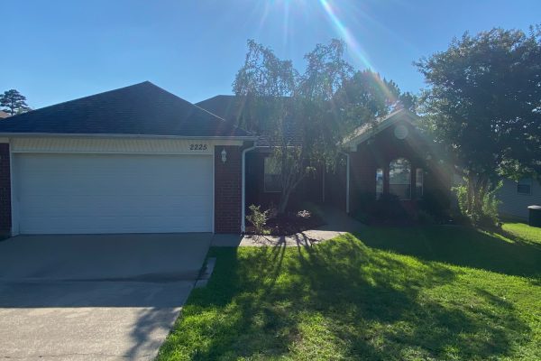 2225 Redwood Dr